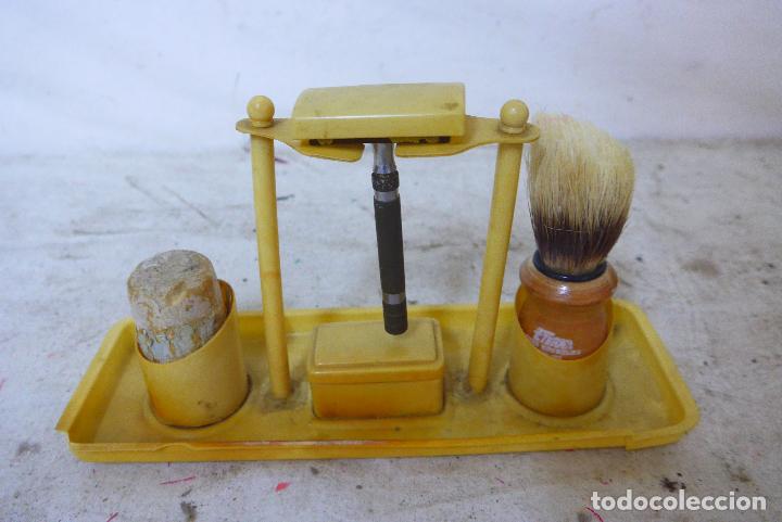 Antig&uuml;edades: Antiguo kit de afeitar de celuloide, original. Hojas, cuchilla, brocha... - Foto 3