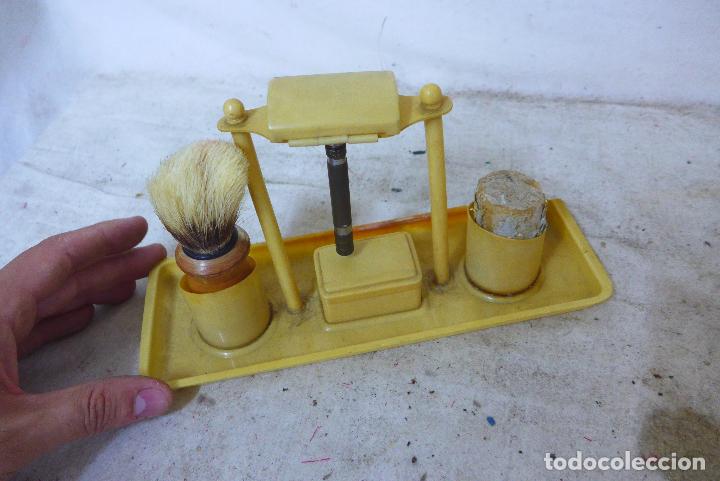 Antig&uuml;edades: Antiguo kit de afeitar de celuloide, original. Hojas, cuchilla, brocha... - Foto 11