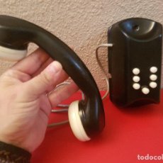 Teléfonos: ANTIGUO TELEFONO APARATO DE BAQUELITA SUPLETORIO DE PARED CON BOTONERA BLANCA AURICULAR