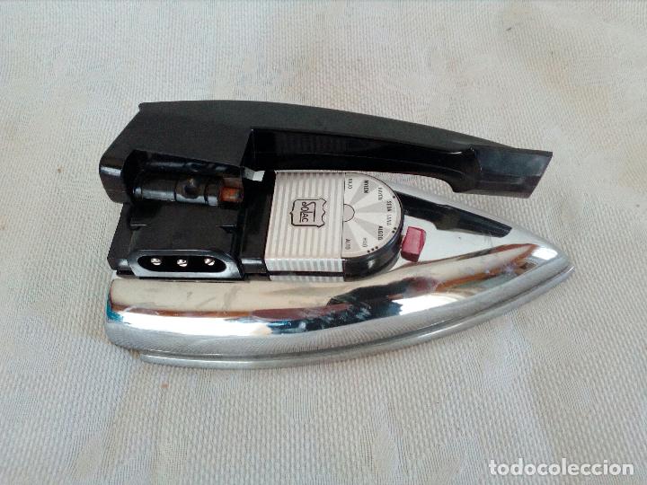 Antig&uuml;edades: PLANCHA AUTOM&Aacute;TICA DE VIAJE SOLAC Mod. 631. - Foto 3