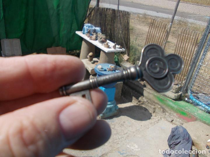Antig&uuml;edades: llave de botella de ginebra - Foto 4