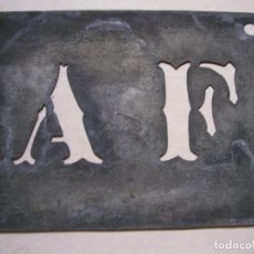 Antigüedades: PLANTILLA DE CHAPA PARA ROTULAR, INCIALES AF (11X15CM APROX)