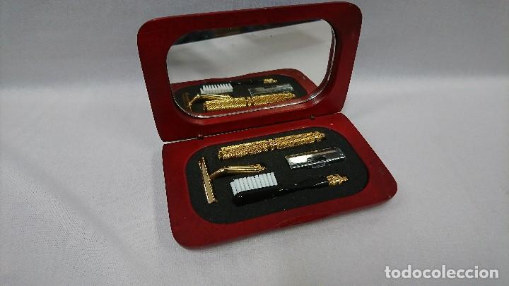 Antig&uuml;edades: SET DE MAQUINILLA DE AFEITAR Y CEPILLO DE DIENTES - Foto 1