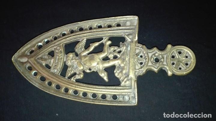 Antig&uuml;edades: ANTIGUA PLANCHA CON SOPORTE DE BRONCE - Foto 5
