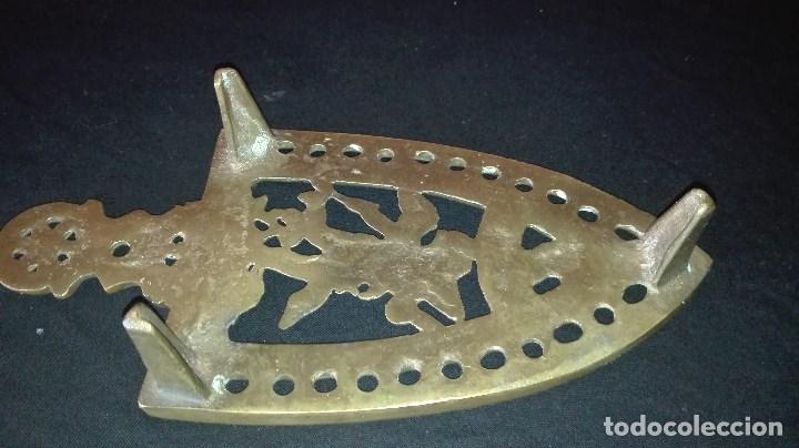 Antig&uuml;edades: ANTIGUA PLANCHA CON SOPORTE DE BRONCE - Foto 6