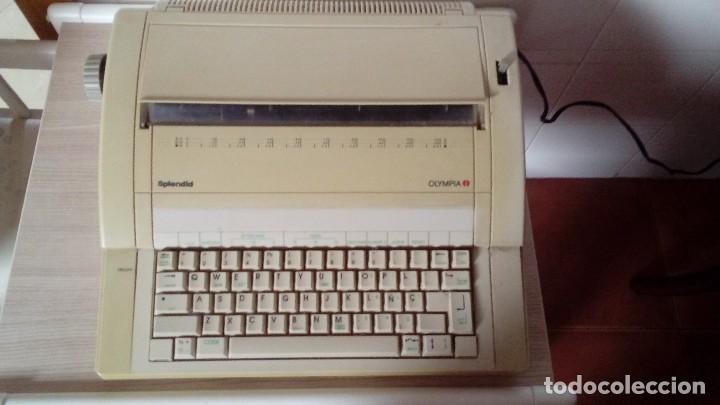Antig&uuml;edades: M&aacute;quina de escribir el&eacute;ctrica Olimpia