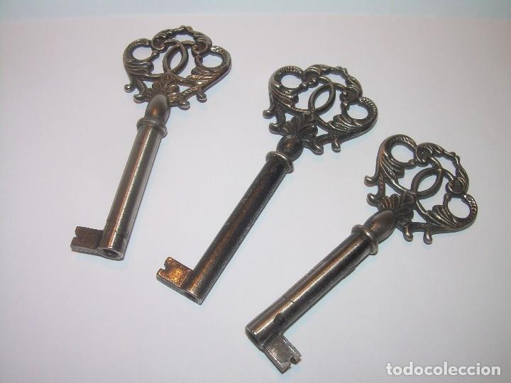 Antig&uuml;edades: TRES ANTIGUAS LLAVES. - Foto 3