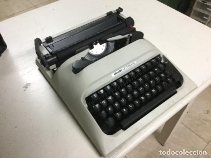 Antig&uuml;edades: Maquina escrbir portatil - Foto 2