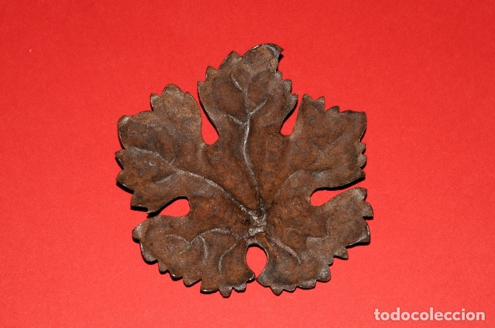 Antig&uuml;edades: HOJA REPUJADA EN HIERRO FORJADO - Foto 3