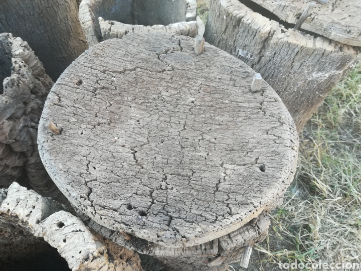 Antig&uuml;edades: Antiguas colmenas de corcho - Foto 2