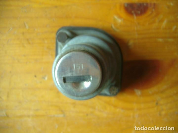 Antig&uuml;edades: CERRADURA CON LLAVE OLIVETTI - Foto 2