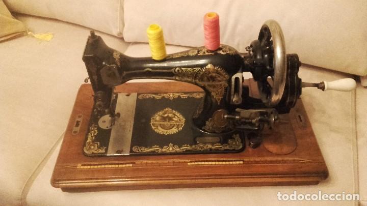 Antig&uuml;edades: Maquina de coser - Foto 1