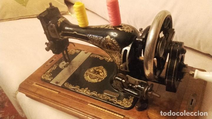 Antig&uuml;edades: Maquina de coser - Foto 3