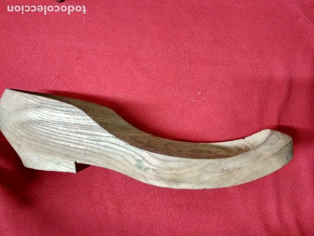 Antig&uuml;edades: ANTIGUO ZUECO DE MADERA - Foto 2