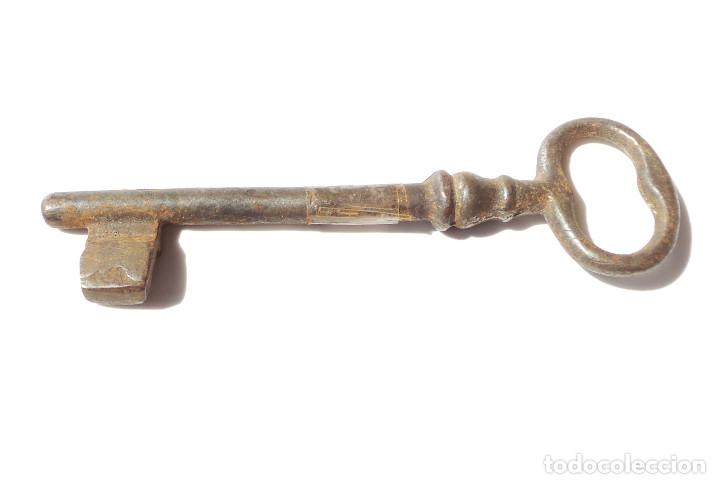Antig&uuml;edades: ANTIGUA LLAVE DE FORJA.- 12 CM DE LARGA - Foto 3