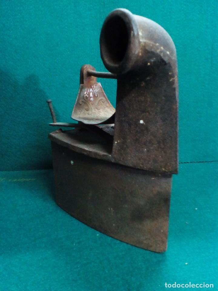 Antig&uuml;edades: PLANCHA ANTIGUA DE CARBON - Foto 1