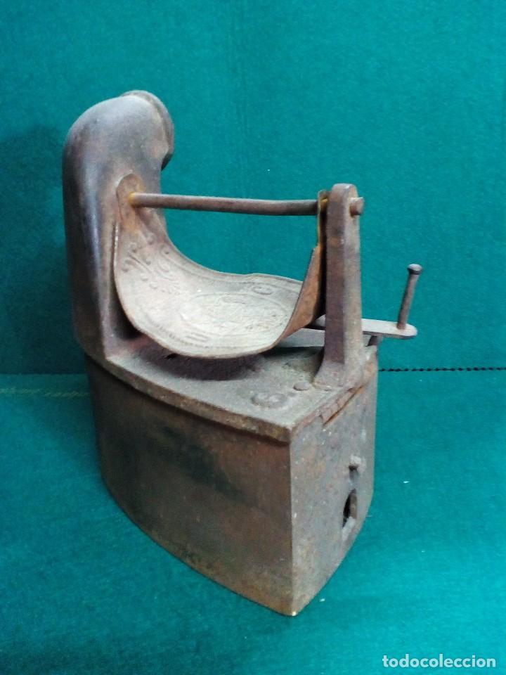 Antig&uuml;edades: PLANCHA ANTIGUA DE CARBON - Foto 2
