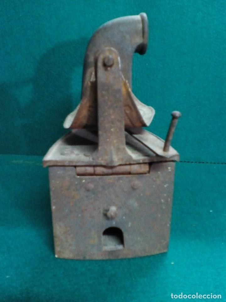 Antig&uuml;edades: PLANCHA ANTIGUA DE CARBON - Foto 3