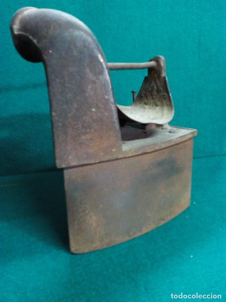 Antig&uuml;edades: PLANCHA ANTIGUA DE CARBON - Foto 4