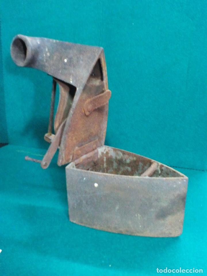 Antig&uuml;edades: PLANCHA ANTIGUA DE CARBON - Foto 5