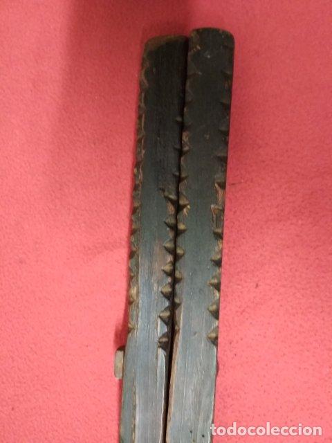 Antig&uuml;edades: ANTIGUO UTIL PARA RECOGER CASTA&Ntilde;AS - Foto 3