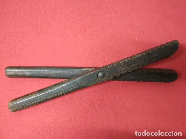 Antig&uuml;edades: ANTIGUO UTIL PARA RECOGER CASTA&Ntilde;AS - Foto 4
