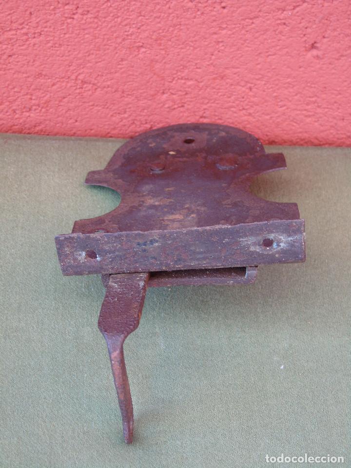 Antig&uuml;edades: ANTIGUO PESTILLO, CERROJO DE MUELLE DE HIERRO. - Foto 7