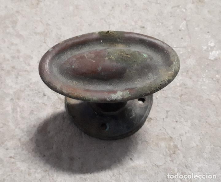 Antig&uuml;edades: Antiguo tirador de bronce - Foto 1