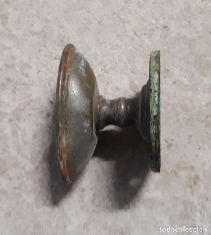 Antig&uuml;edades: Antiguo tirador de bronce - Foto 2