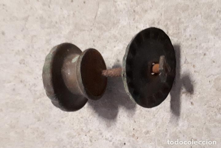 Antig&uuml;edades: Antiguo tirador de bronce - Foto 3