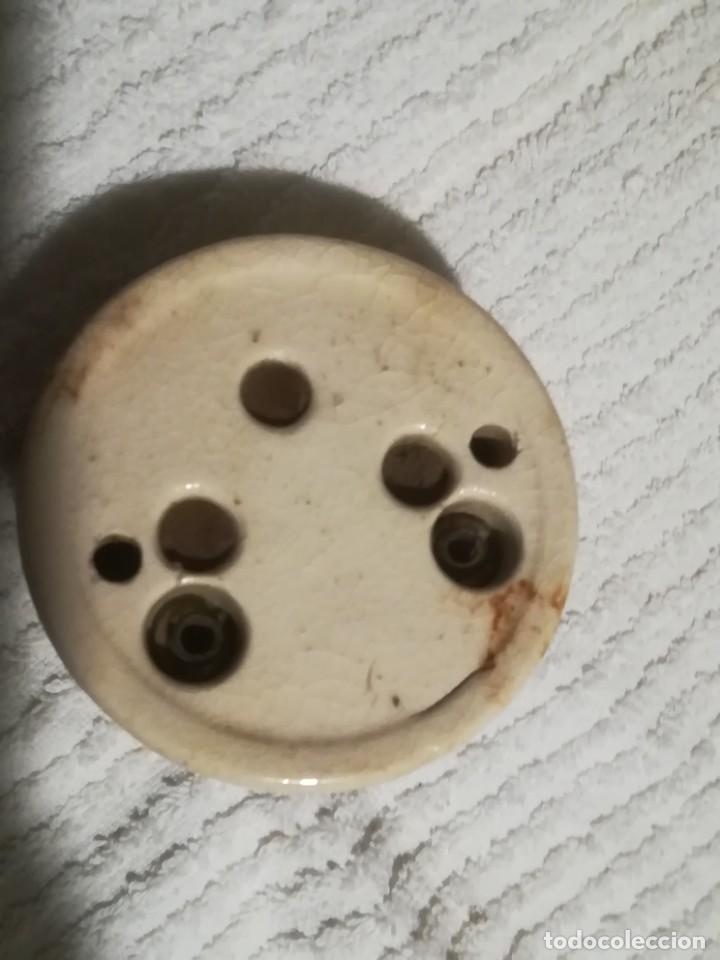 Antig&uuml;edades: Antiguo interruptor cer&aacute;mica y lat&oacute;n redondo - Foto 3