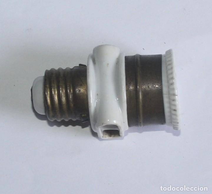 Antig&uuml;edades: Antiguo adaptador de cer&aacute;mica con enchufe - Foto 4