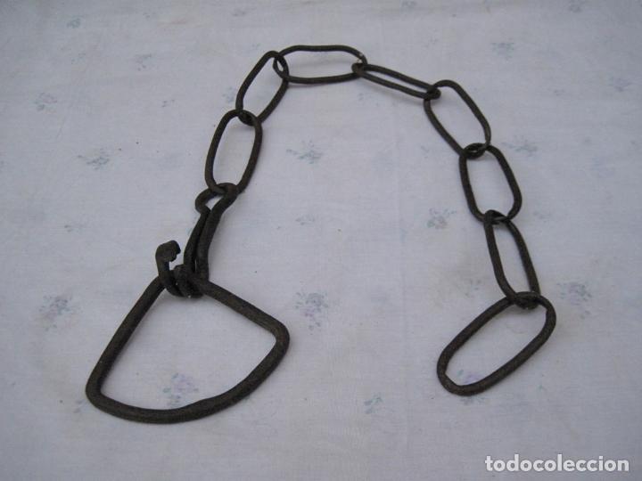 Antig&uuml;edades: CADENA ANTIGUA EN HIERRO FORJADO. - Foto 1
