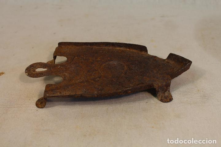 Antig&uuml;edades: planchero de hierro antiguo - Foto 3
