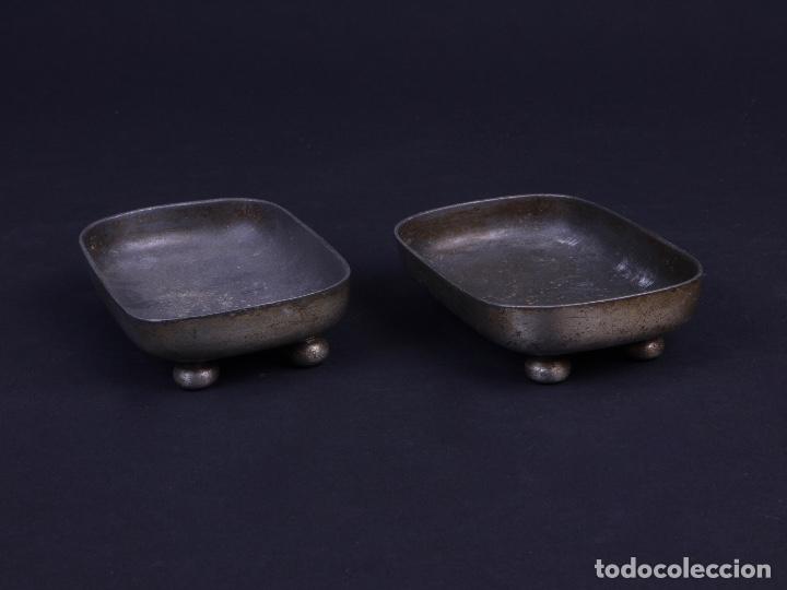 Antig&uuml;edades: BANDEJAS DE ESTA&Ntilde;O PARA TENAZAS - Foto 1