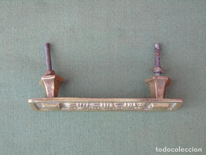 Antig&uuml;edades: ANTIGUO TIRADOR DE BRONCE RECTANGULAR. 10CM X 3CM - Foto 3