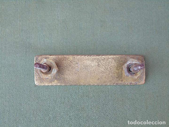 Antig&uuml;edades: ANTIGUO TIRADOR DE BRONCE RECTANGULAR. 10CM X 3CM - Foto 4