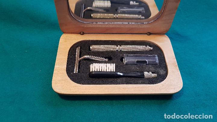 Antig&uuml;edades: CAJA DE MADERA CON MAQUINILLA Y CEPILLO - Foto 2