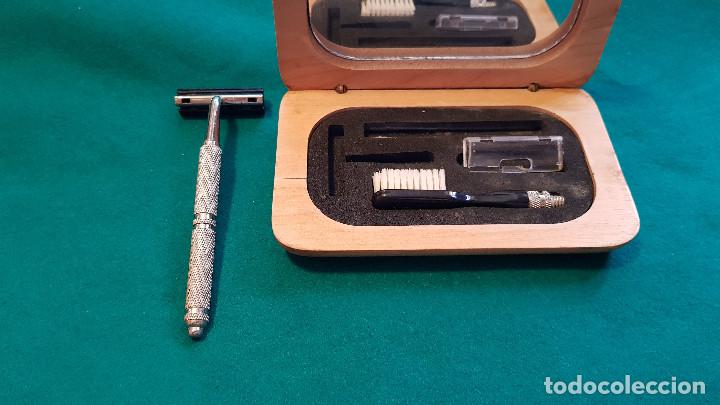 Antig&uuml;edades: CAJA DE MADERA CON MAQUINILLA Y CEPILLO - Foto 3