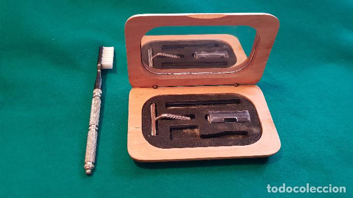 Antig&uuml;edades: CAJA DE MADERA CON MAQUINILLA Y CEPILLO - Foto 4