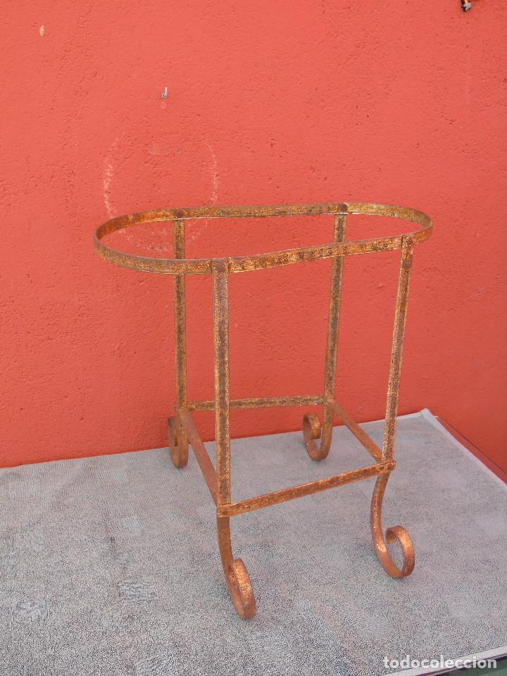 Antig&uuml;edades: ANTIGUO SOPORTE DE HIERRO PARA BACINILLA. - Foto 1