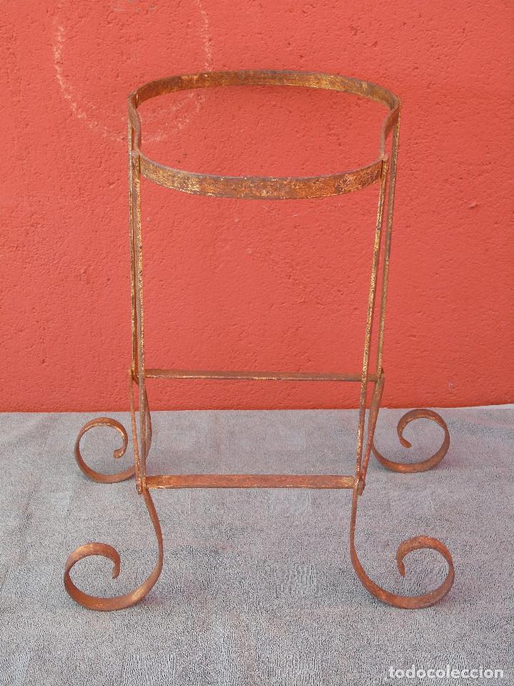 Antig&uuml;edades: ANTIGUO SOPORTE DE HIERRO PARA BACINILLA. - Foto 2