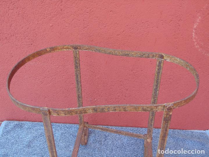 Antig&uuml;edades: ANTIGUO SOPORTE DE HIERRO PARA BACINILLA. - Foto 8