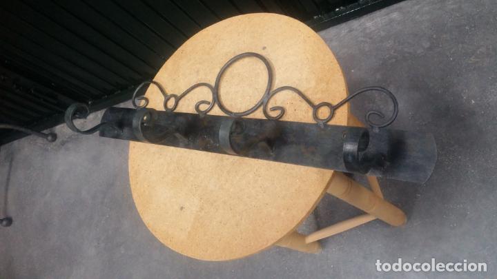 Antig&uuml;edades: Botito perchero de forja - Foto 3