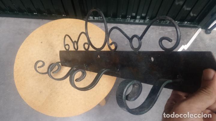 Antig&uuml;edades: Botito perchero de forja - Foto 7