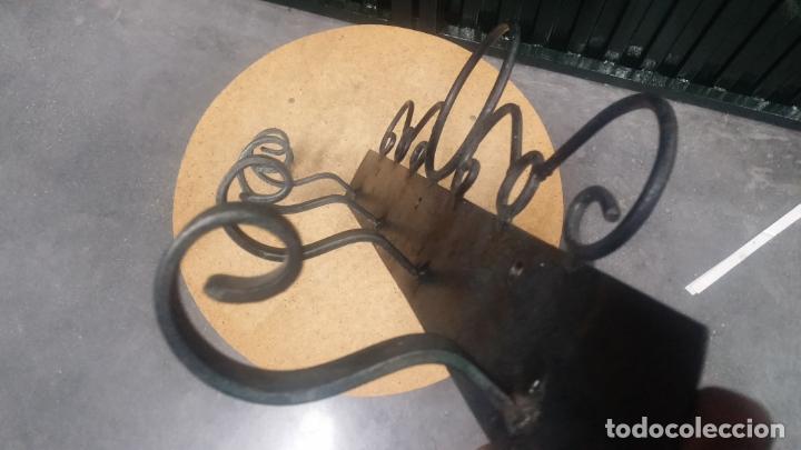 Antig&uuml;edades: Botito perchero de forja - Foto 8
