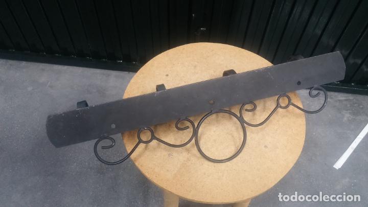 Antig&uuml;edades: Botito perchero de forja - Foto 16