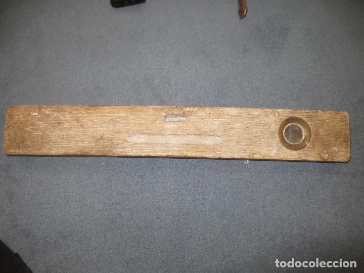 Antig&uuml;edades: antiguo nivel de madera - Foto 1