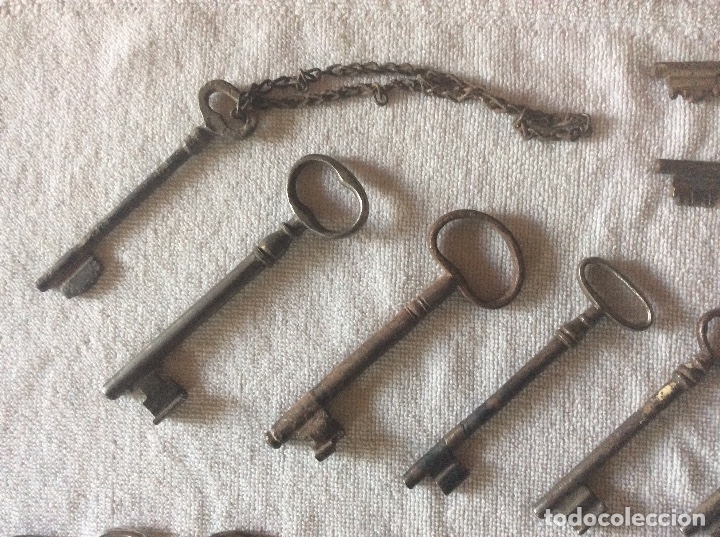 Antig&uuml;edades: LOTE, 85 LLAVES. FORJA, ALUMINIO..... - Foto 9