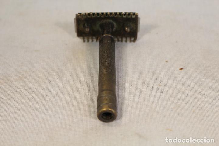 Antig&uuml;edades: maquinilla antigua de afeitar en bronce - Foto 2